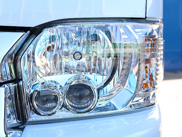 夜間の走行も安心のLEDヘッドランプ付き！！