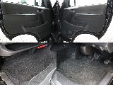 運転席・助手席の足元に置くオリジナルのフロアマットも装備可能です！