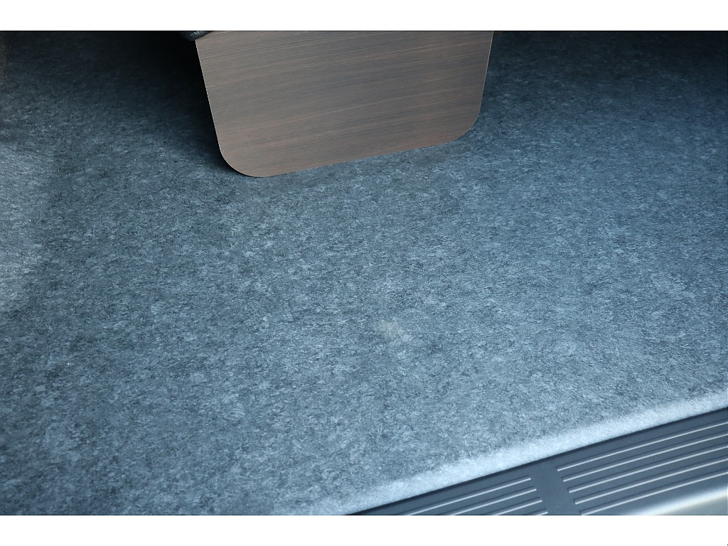 フローリング床張り施工！