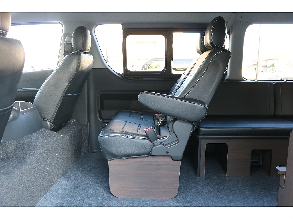 2列目足元はゆったり空間！