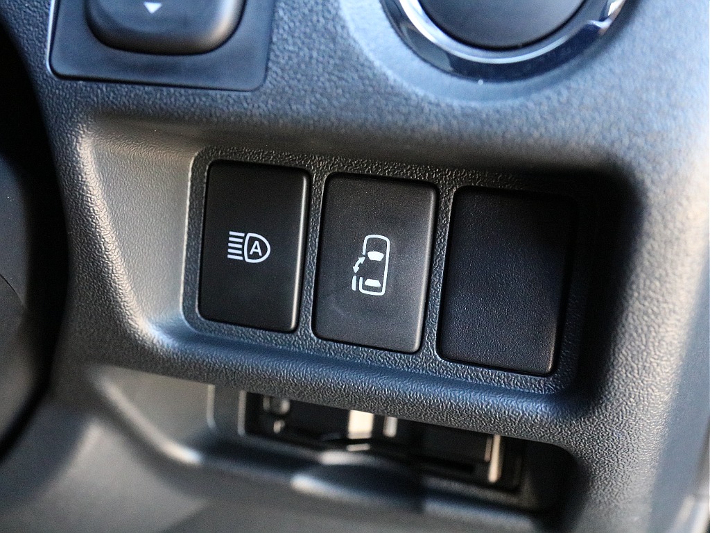 オートハイビームスイッチ＆パワースライドドアスイッチ付き！！