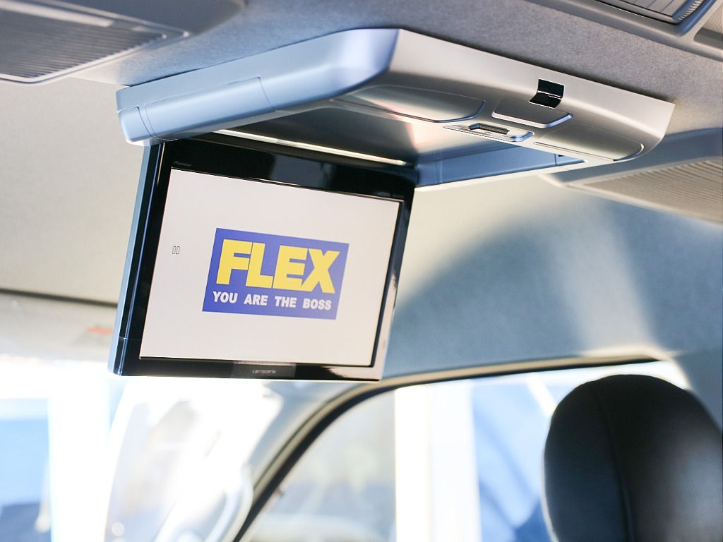 カロッツェリア フリップダウンモニター付き！！