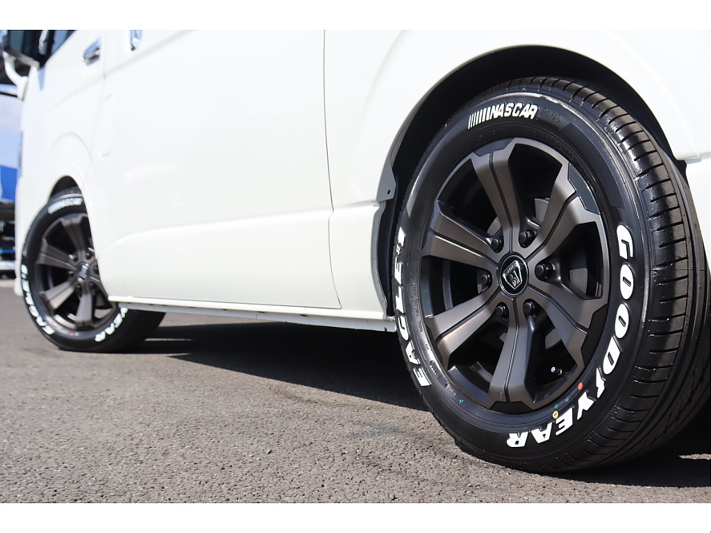 大人気ナスカーのレタータイヤをインストール☆