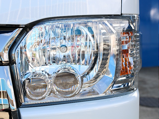 夜間の走行も安心のLEDヘッドランプ付き！！