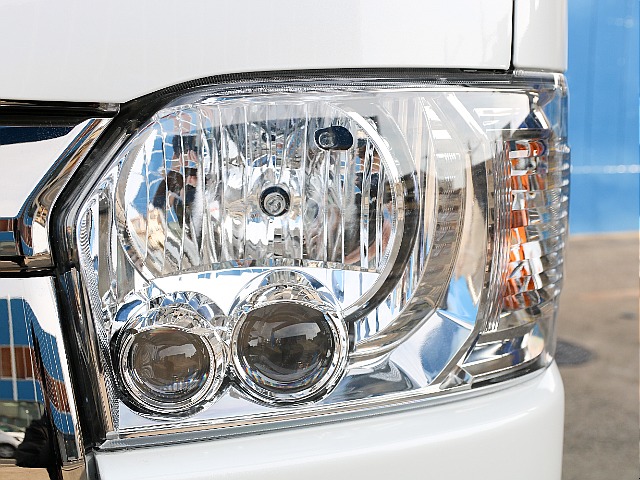 夜間の走行も安心のLEDヘッドランプ付き！！