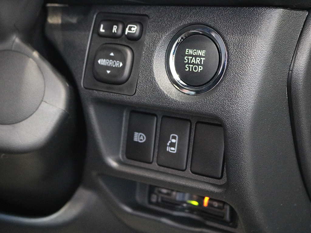 プッシュスタート付きなのでエンジン始動もスムーズに行えます☆☆