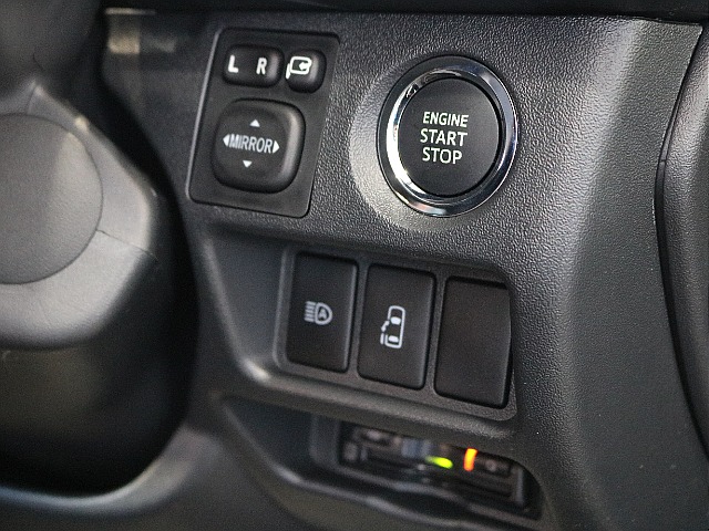 プッシュスタート付きなのでエンジン始動もスムーズに行えます☆☆