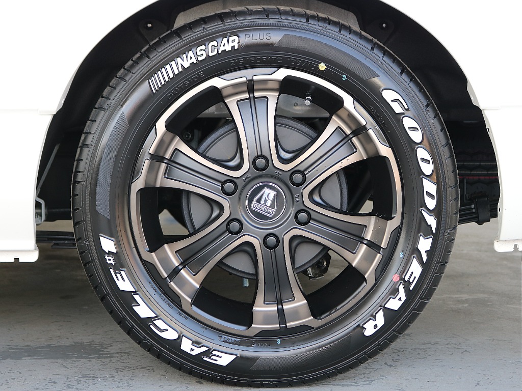 バルベロ・ダブルディープス17インチAWにナスカータイヤの組み合わせになっております♪♪