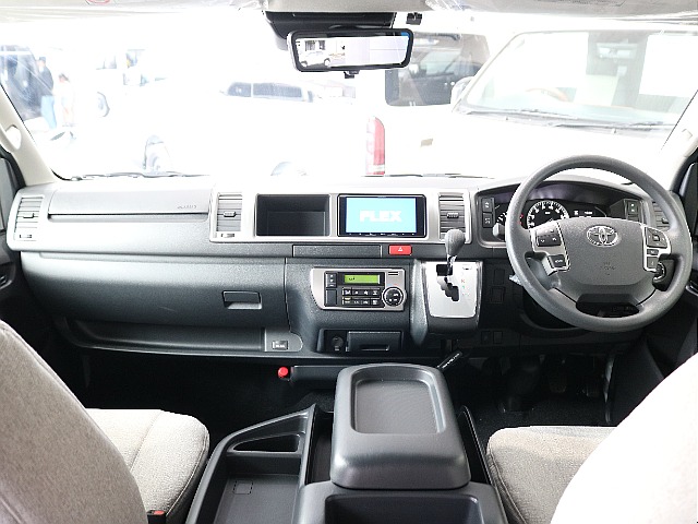 ワイドボディなので広々とした内装になっております☆☆