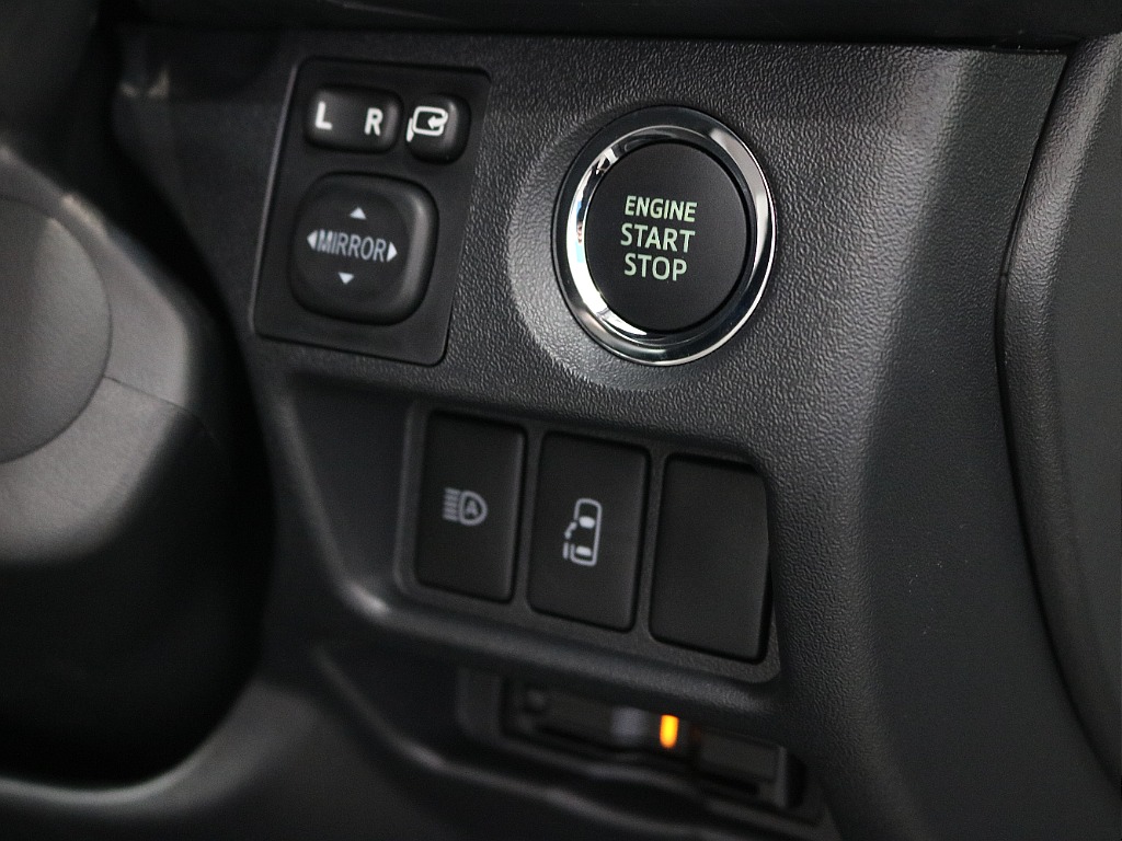 プッシュスタートなのでエンジン始動も楽々です♪♪