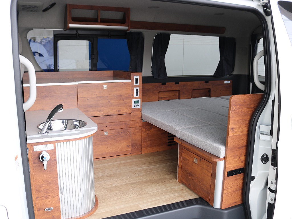 車内には生活スペースが確保されております♪♪