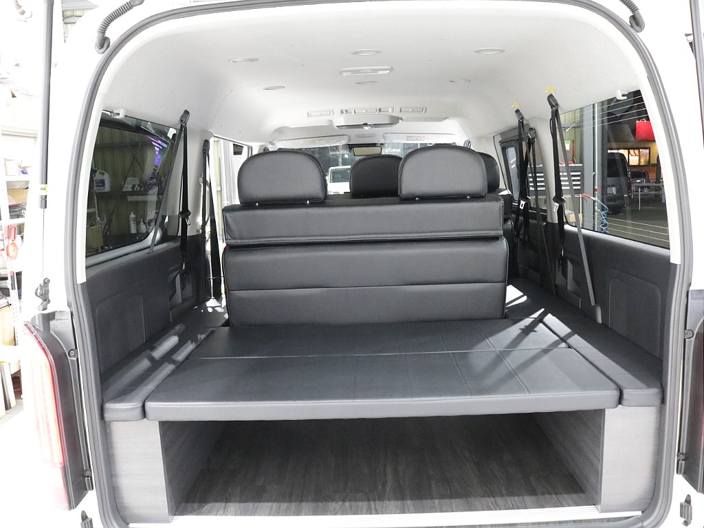 新車ハイエースワゴンＧＬ４ＷＤオリジナルＶｅｒ５シートアレンジ施工済みオリジナルフロントスポイラーオリジナルオーバーフェンダーオリジナルＬＥＤテールオリジナル１７インチアルミ１インチローダウン施工済み
