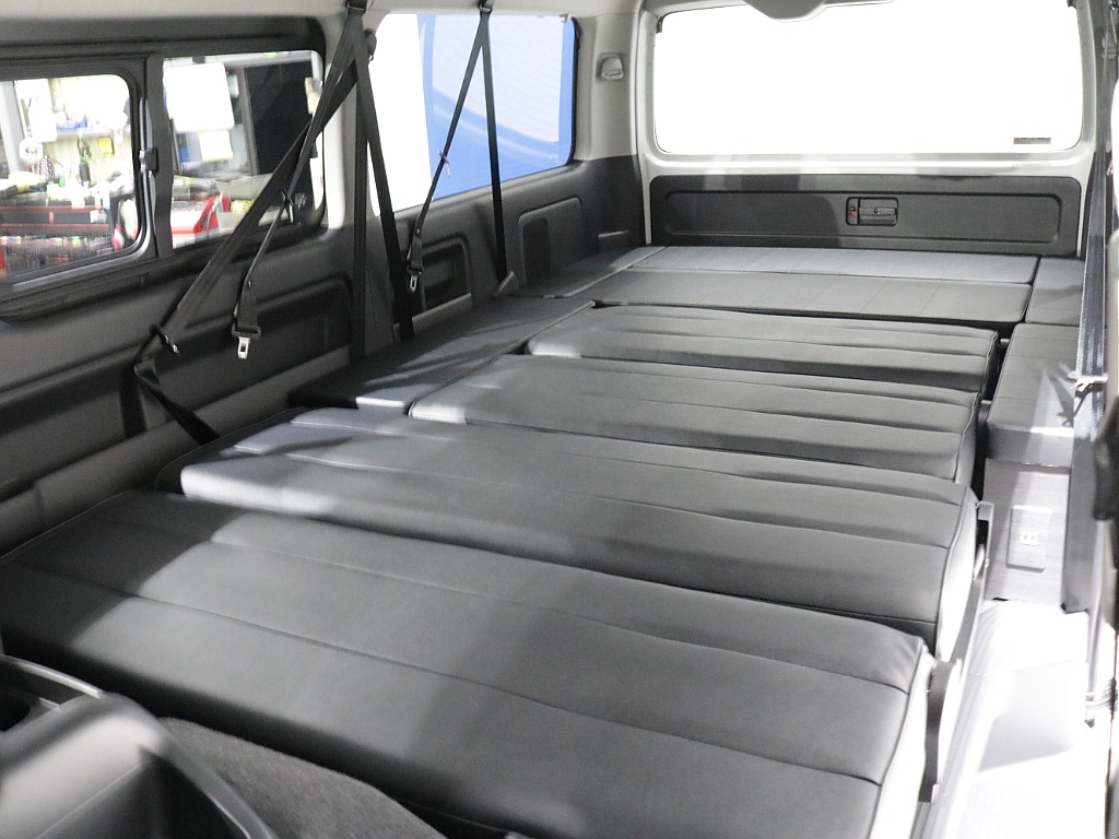 新車ハイエースワゴンＧＬ４ＷＤオリジナルＶｅｒ５シートアレンジ施工済みオリジナルフロントスポイラーオリジナルオーバーフェンダーオリジナルＬＥＤテールオリジナル１７インチアルミ１インチローダウン施工済み