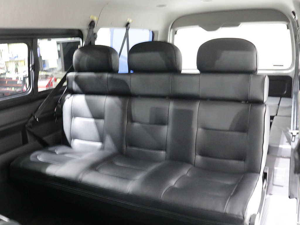 新車ハイエースワゴンＧＬ４ＷＤオリジナルＶｅｒ５シートアレンジ施工済みオリジナルフロントスポイラーオリジナルオーバーフェンダーオリジナルＬＥＤテールオリジナル１７インチアルミ１インチローダウン施工済み