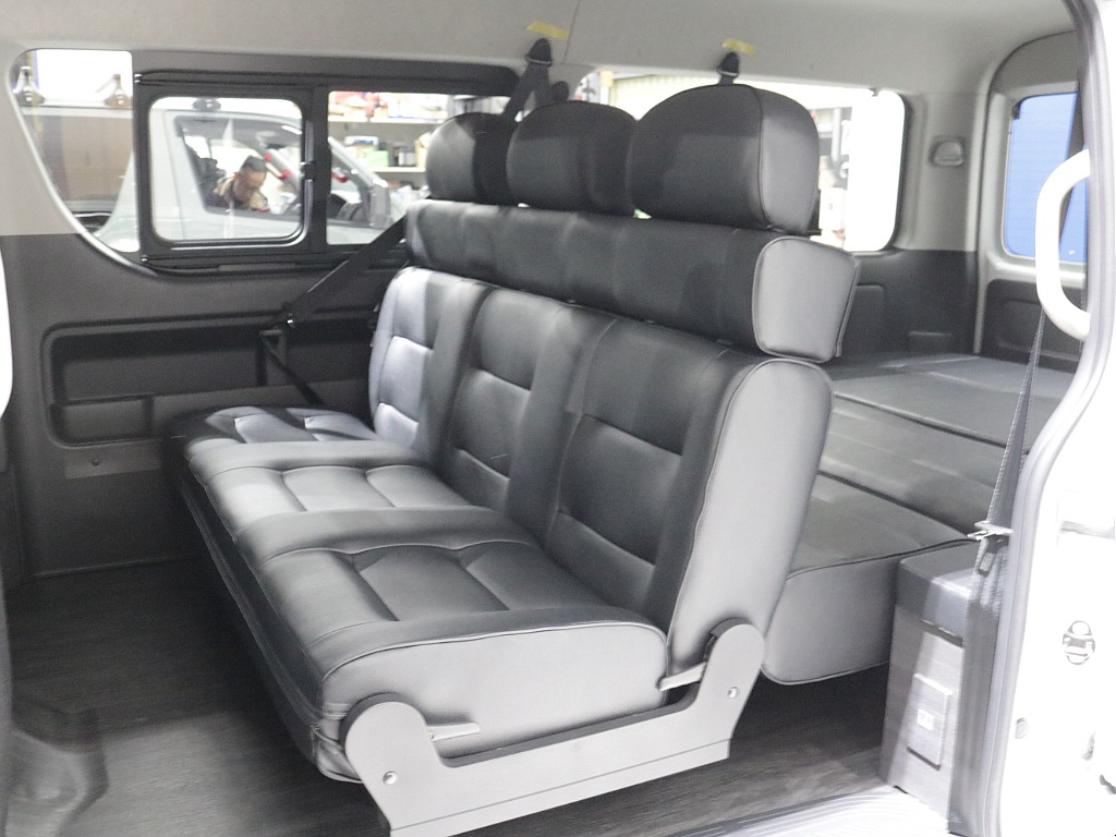 新車ハイエースワゴンＧＬ４ＷＤオリジナルＶｅｒ５シートアレンジ施工済みオリジナルフロントスポイラーオリジナルオーバーフェンダーオリジナルＬＥＤテールオリジナル１７インチアルミ１インチローダウン施工済み