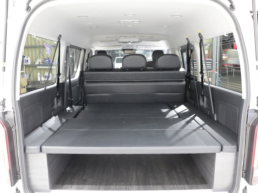 新車ハイエースワゴンＧＬ４ＷＤオリジナルＶｅｒ５シートアレンジ施工済みオリジナルフロントスポイラーオリジナルオーバーフェンダーオリジナルＬＥＤテールオリジナル１７インチアルミ１インチローダウン施工済み