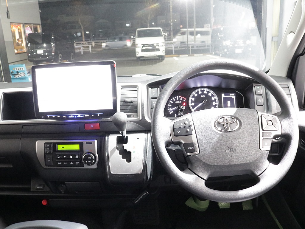 新車ハイエースワゴンＧＬ４ＷＤオリジナルＶｅｒ５シートアレンジ施工済みオリジナルフロントスポイラーオリジナルオーバーフェンダーオリジナルＬＥＤテールオリジナル１７インチアルミ１インチローダウン施工済み