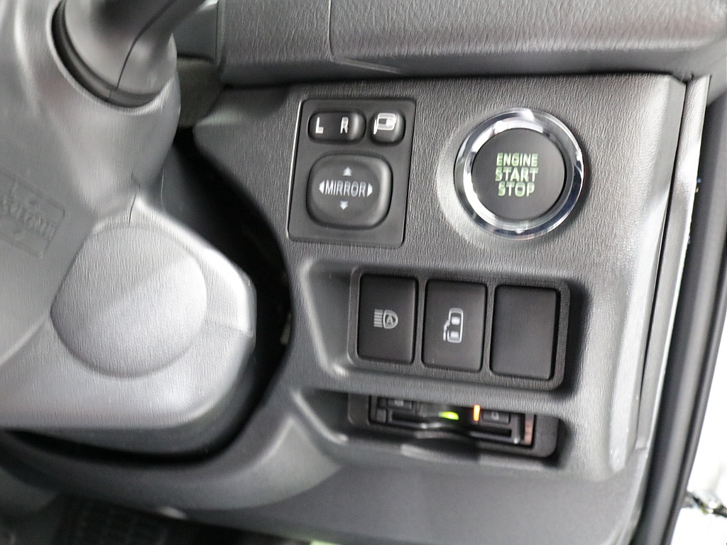 新車ハイエースワゴンＧＬ４ＷＤオリジナルＶｅｒ５シートアレンジ施工済みオリジナルフロントスポイラーオリジナルオーバーフェンダーオリジナルＬＥＤテールオリジナル１７インチアルミ１インチローダウン施工済み