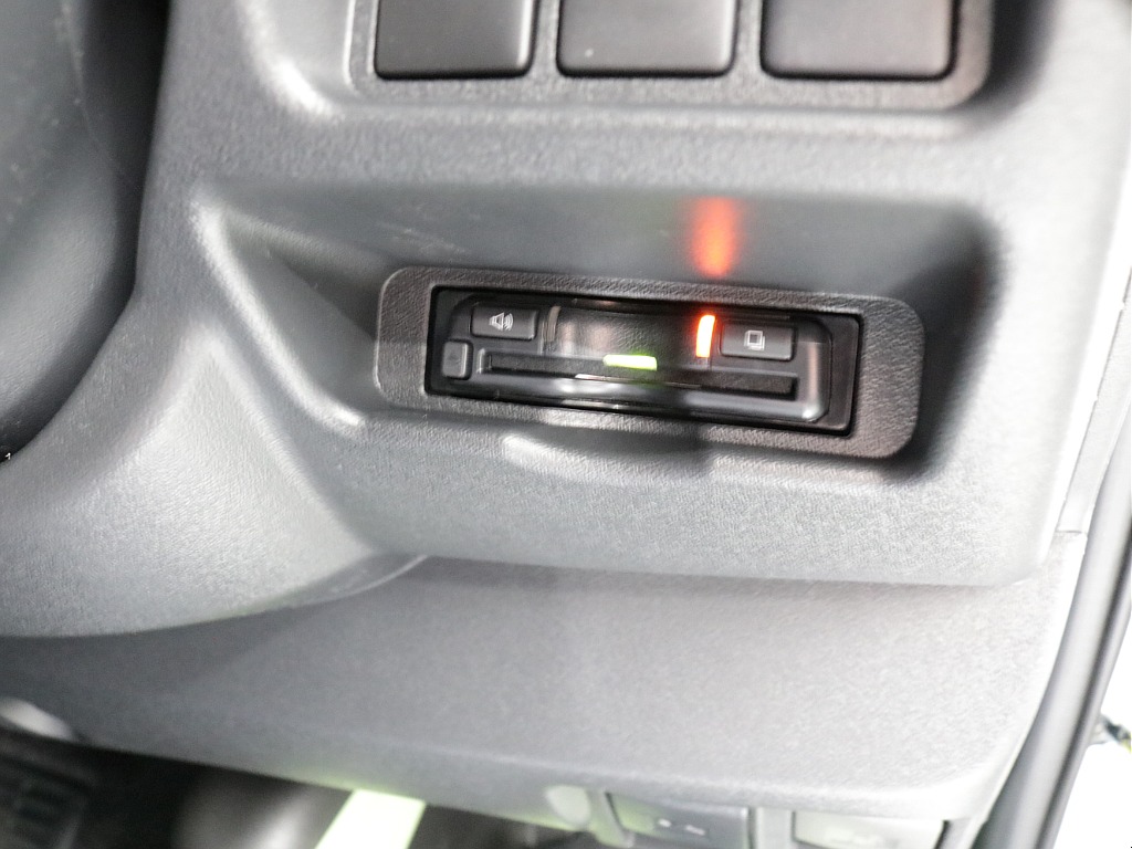 新車ハイエースワゴンＧＬ４ＷＤオリジナルＶｅｒ５シートアレンジ施工済みオリジナルフロントスポイラーオリジナルオーバーフェンダーオリジナルＬＥＤテールオリジナル１７インチアルミ１インチローダウン施工済み