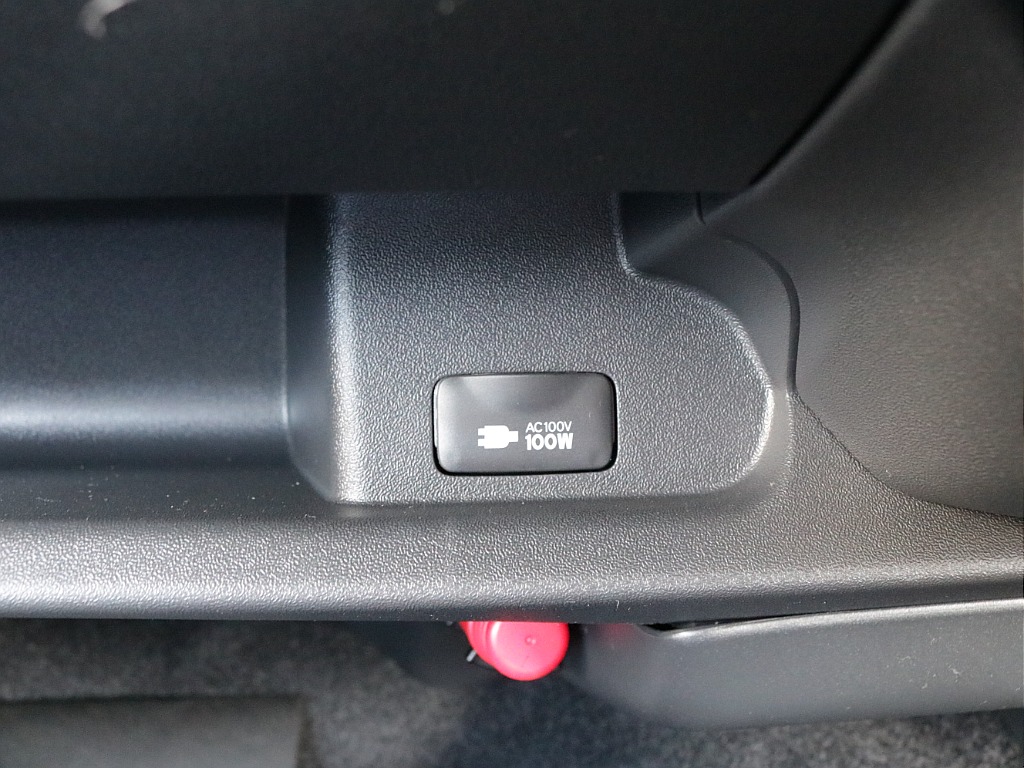 新車ハイエースワゴンＧＬ４ＷＤオリジナルＶｅｒ５シートアレンジ施工済みオリジナルフロントスポイラーオリジナルオーバーフェンダーオリジナルＬＥＤテールオリジナル１７インチアルミ１インチローダウン施工済み