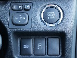 プッシュスタート・ETC・ステアリングスイッチなど運転するうえで役立つ装備が充実しております♪