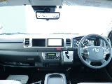 運転席助手席はワイド幅ならではの広々空間で過ごせて快適性もグッドです♪