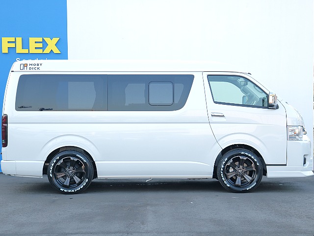 片側パワースライドドアが付いておりますので乗り降りや荷物の出し入れも楽々できちゃいます♪