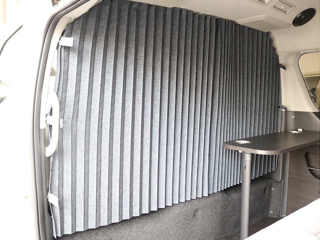 間仕切りカーテン装着済みです♪♪