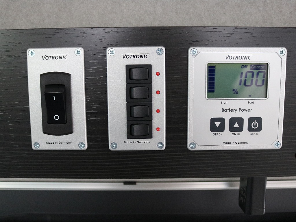 キャンピング設備のスイッチ類になります♪♪