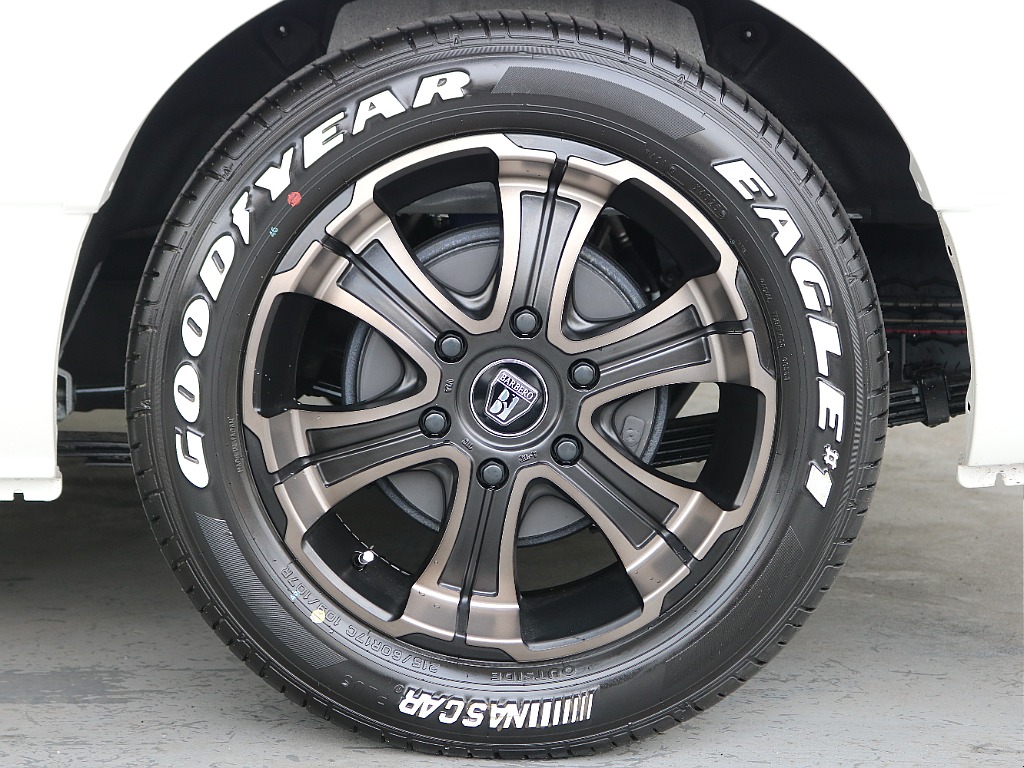 バルベロ・ディープス17インチAWにナスカータイヤの組み合わせになっております♪♪