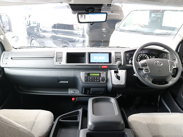 ワイドボディなので広々とした内装になっております♪♪