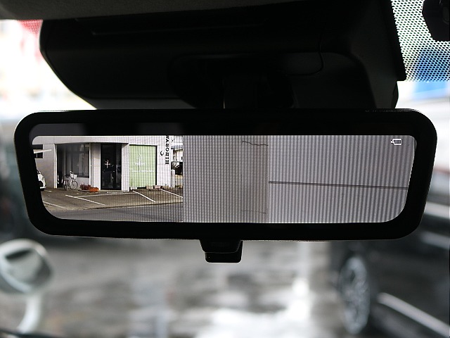 メーカーオプションのデジタルインナーミラーが装着されております☆☆