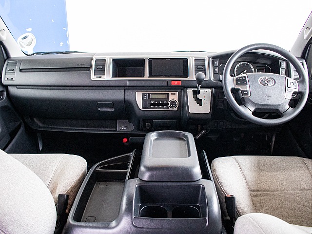 運転席周りのお写真です！新車でのご案内になります！