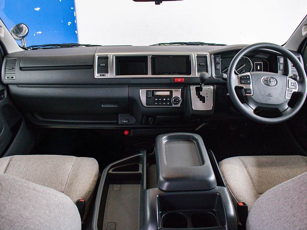 視認性の良い運転席周りです！