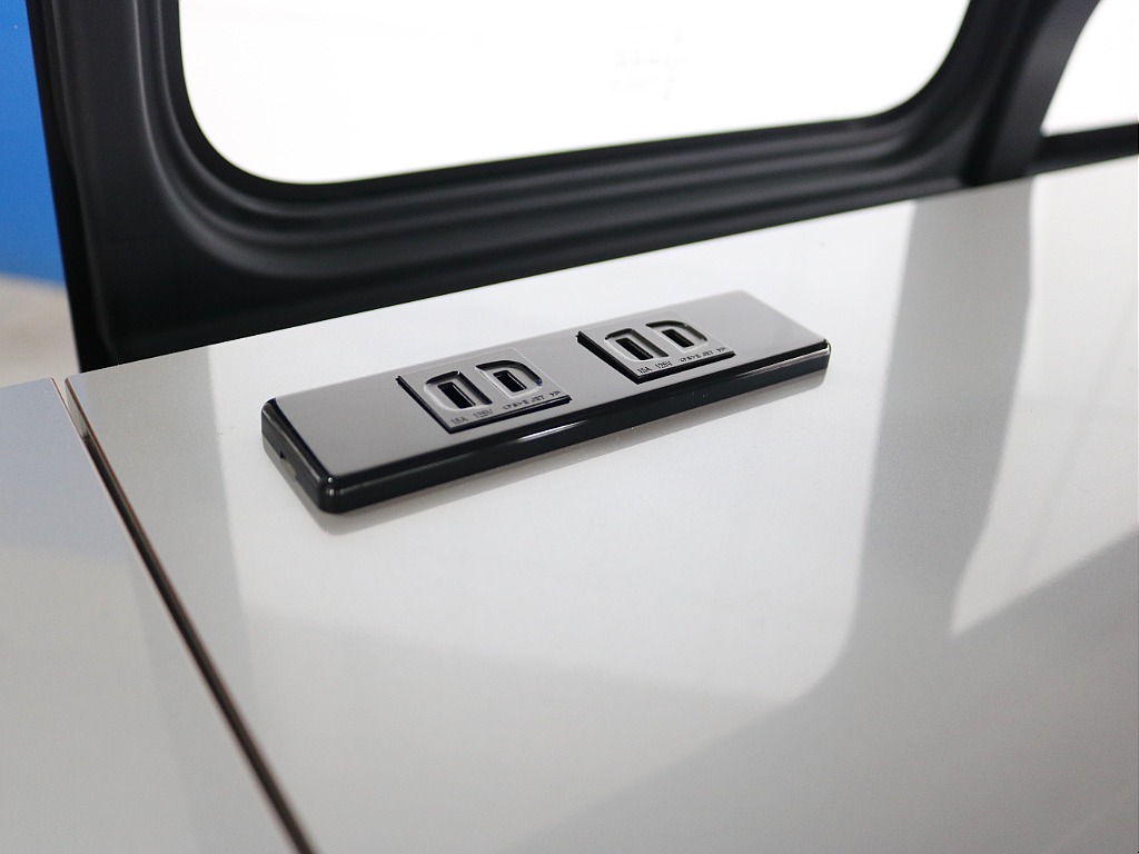 外部電源接続時は車内で電源がご使用いただけます！