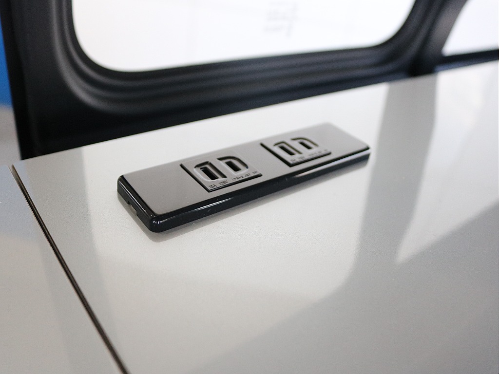外部電源接続時は車内で電源がご使用いただけます！