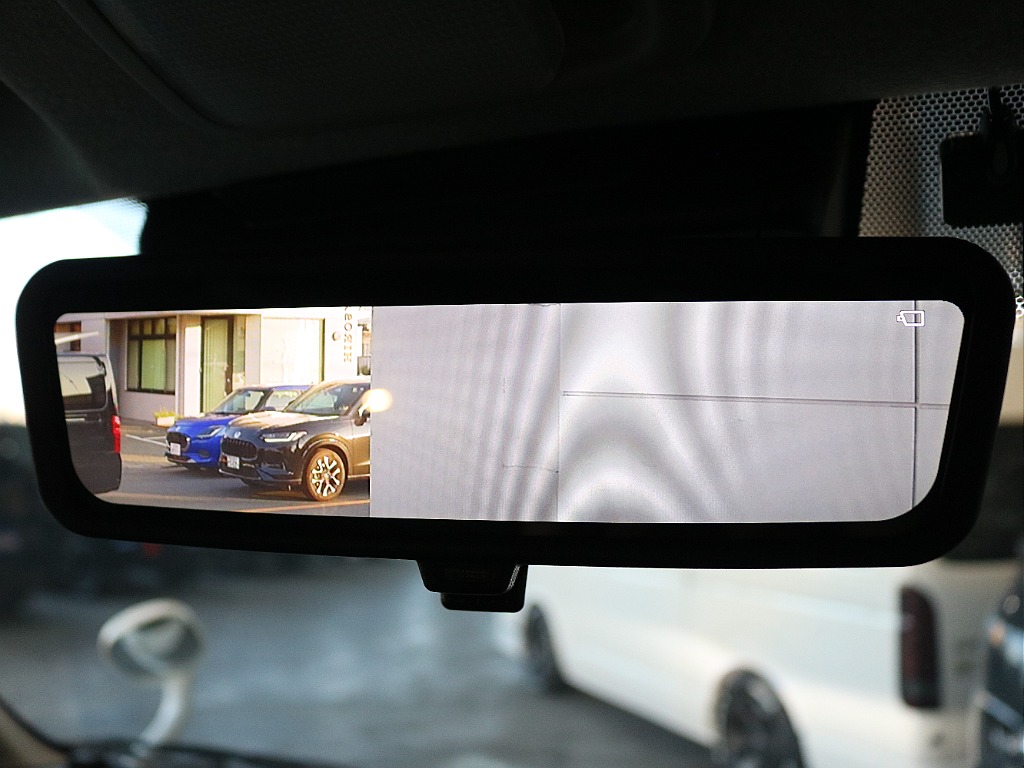 内外装、足回り、ナビと欲しい装備をパッケージングでコンプリートカスタム★もちろん追加カスタムもお任せください！どんなカスタムもお任せください！