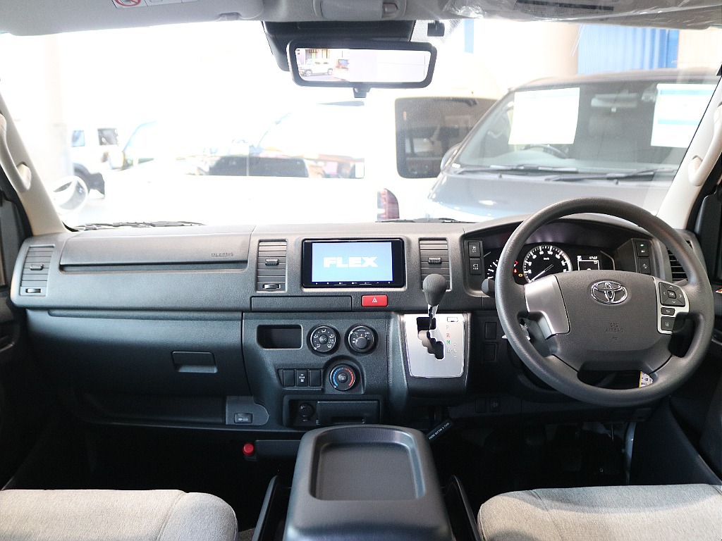 内外装、足回り、ナビと欲しい装備をパッケージングでコンプリートカスタム★もちろん追加カスタムもお任せください！どんなカスタムもお任せください！