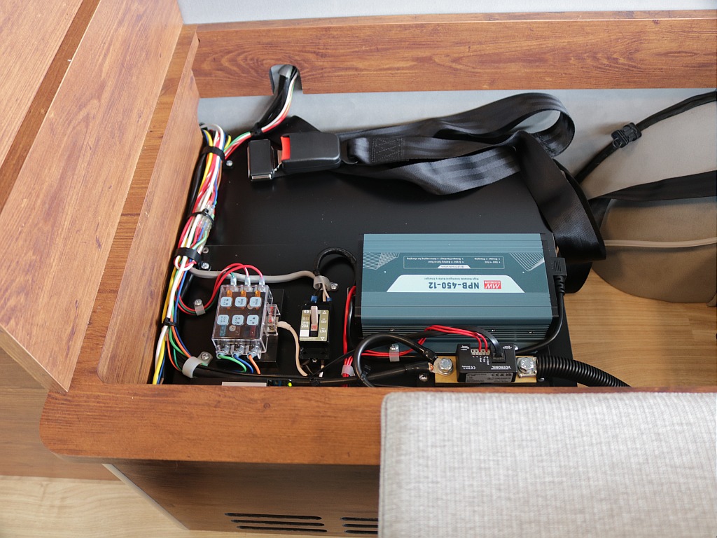 サブバッテリーなど電装品も装備されております！！ご希望の追加オプションのご案内も可能です！！