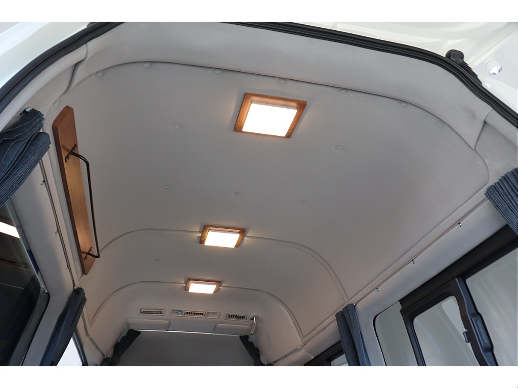 トヨタ ハイエースバン(33枚目)