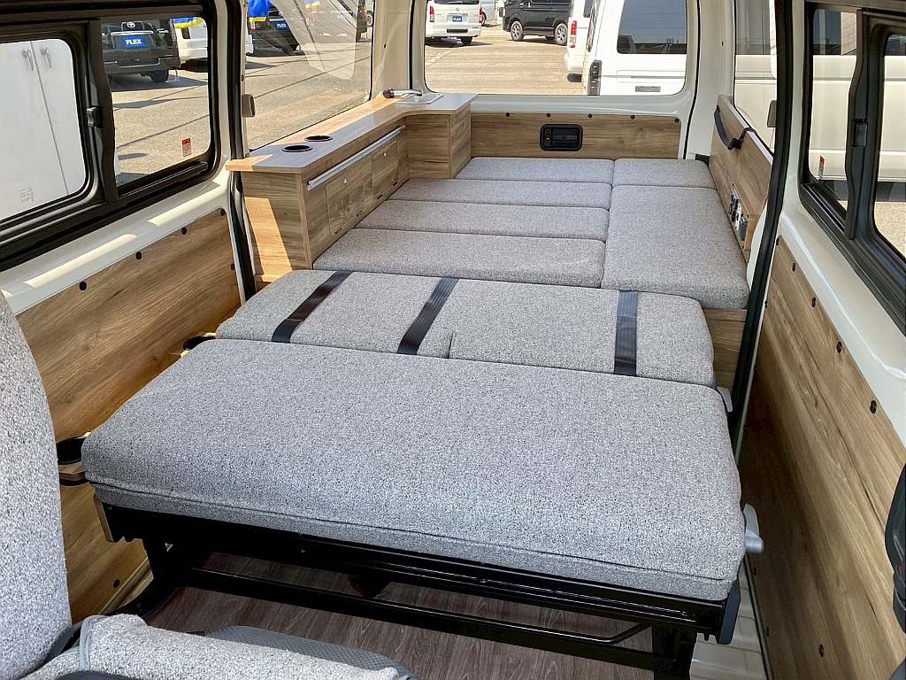 常時７０台以上のハイエース在庫数、フレックス株式会社ハイエース千葉北店！