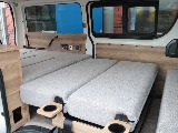 セカンドシートは対面対座、フルフラットベットキット☆
