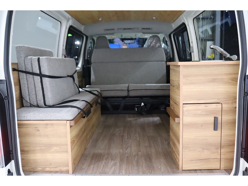 ベットマットを収納すると大きな荷物の積載が可能です♪