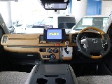 黄木目インテリアパネルセット装着済みで明るい車内空間になっております♪♪