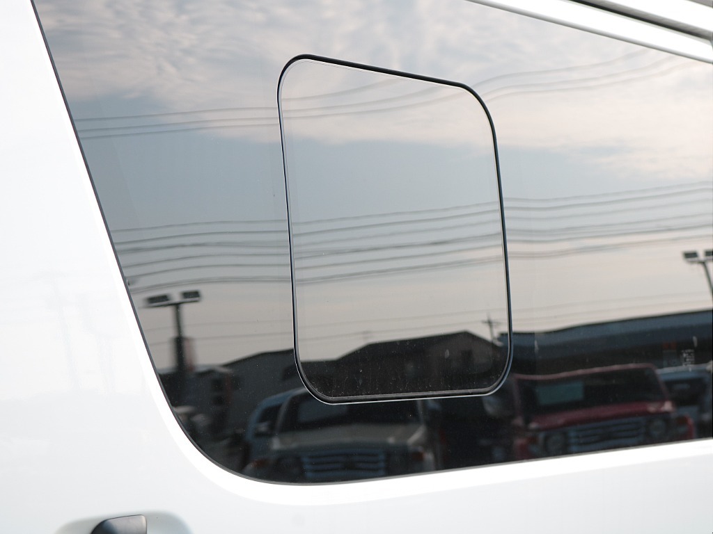 嬉しい小窓付き！