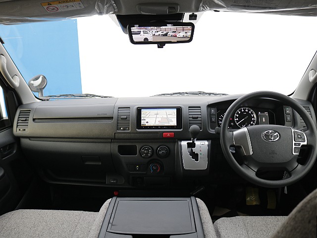 運転席周りもお洒落なインテリアカスタム多数装備済みです！！