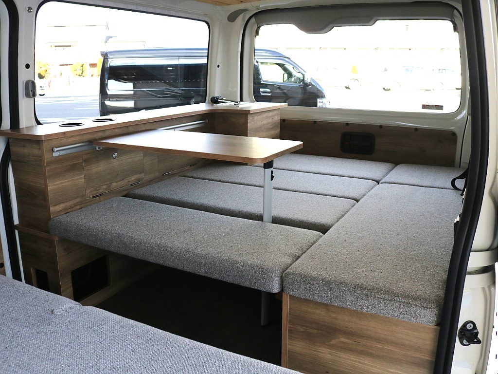 リアテーブル付！