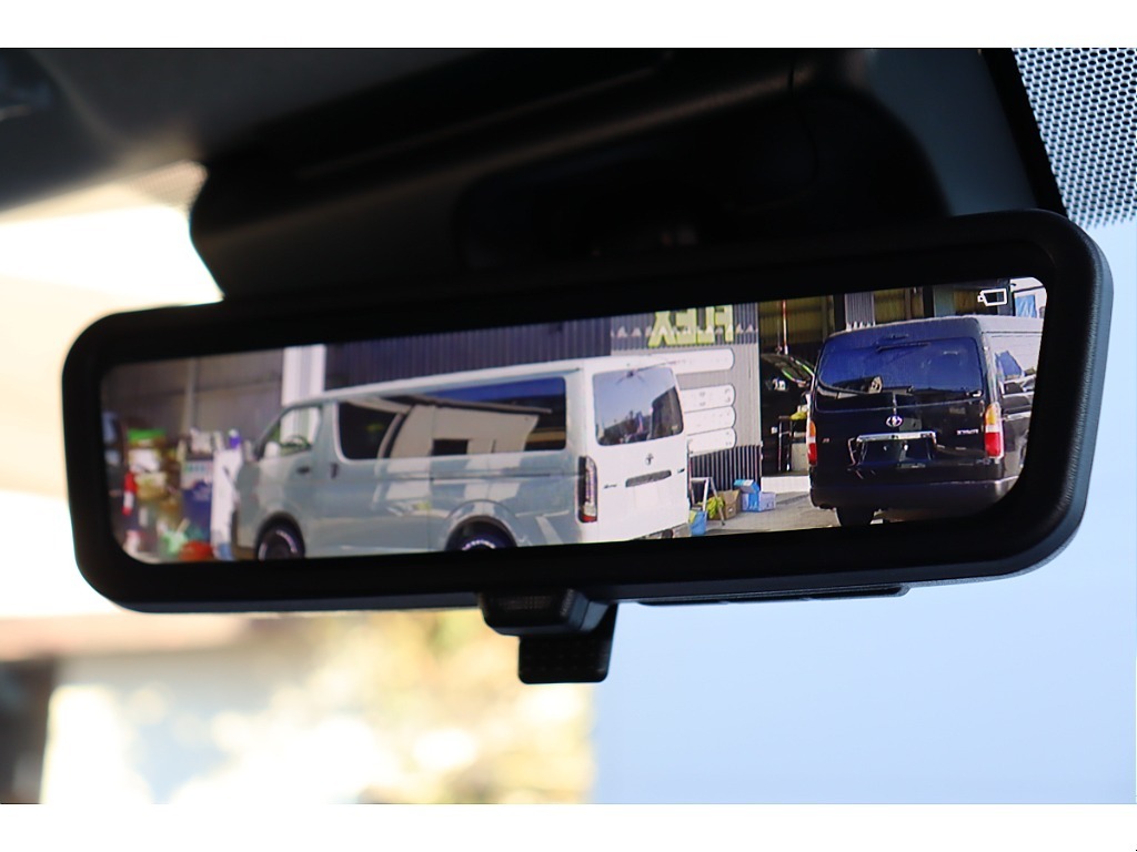 メーカーオプションのデジタルインナーミラーです！