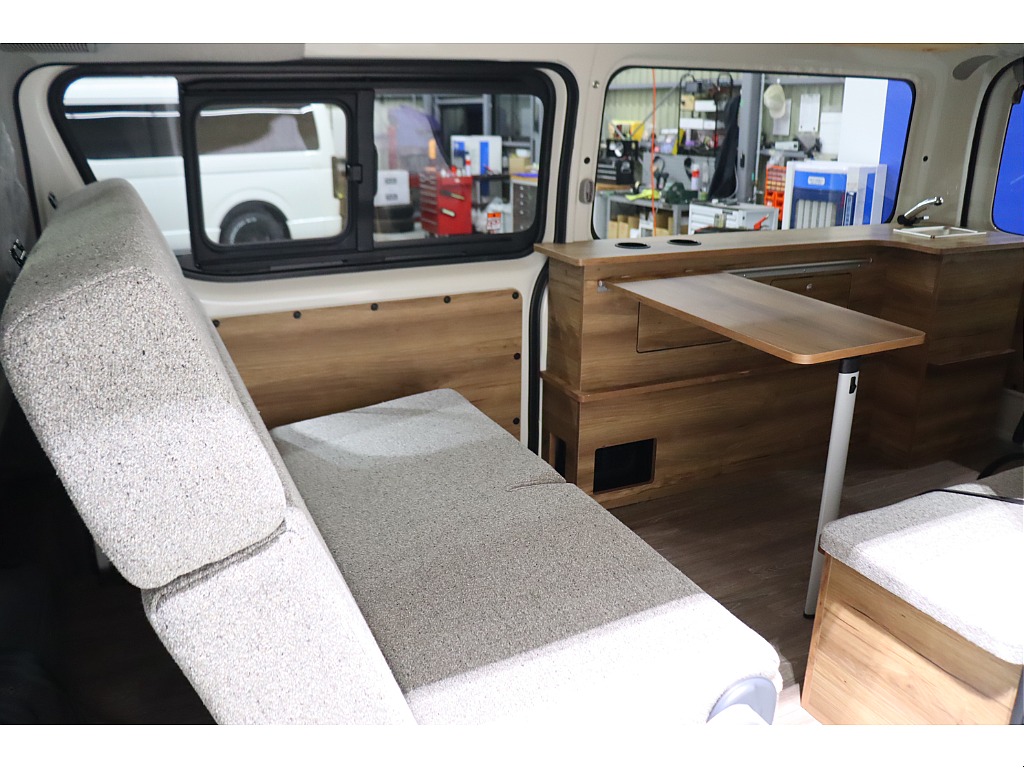 停車時は、後ろ向きへの展開も可能です！