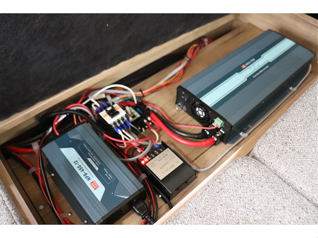 標準装備でインバーターもございます！
